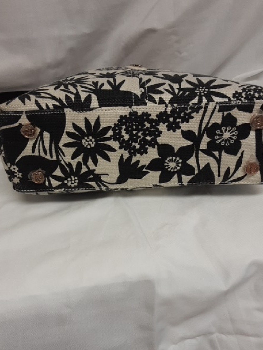 Spartina 449 Black and Off White Floral Crossbody with Red Tag - Picture 3 of 6